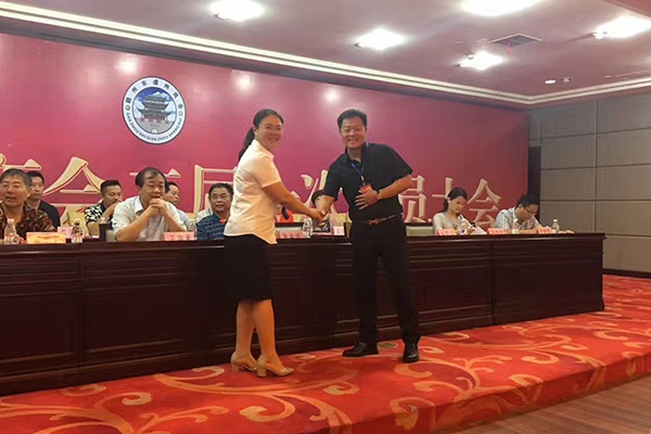 赣州市虔州商会第二届第一次会员大会——IM在线(中国)集团董事长饶荣华担任商会会长 
